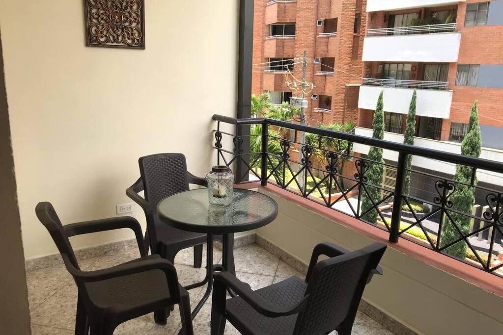 Laureles 301 Apartment Medellin Bagian luar foto